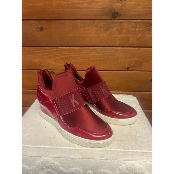 DKNY Penny Women’s Maroon  Slip On Wedge Shoes  Stretch Size 7.5 - Picture 1 of 8